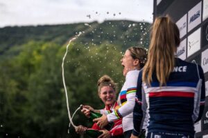 Frei Podium2 compressed 2x 300x200 - CUBE schreibt Geschichte beim UCI MTB World Cup 2025