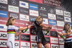 Louis Meintjes gewinnt die 9. Etappe der La Vuelta Keizer podium 720x600@2x 300x200 - Louis Meintjes gewinnt die 9. Etappe der La Vuelta