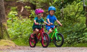 Kinderr der Blog Header 300x180 - Sicher und selbstst&auml;ndig zur Schule radeln: Praktische Tipps f&uuml;r Eltern und Kinder
