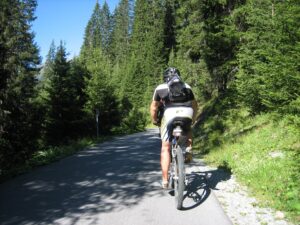 cycling 604691 300x225 - Was ist ein Crossbike?