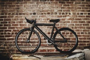 darius soodmand bZSPdkLLi2E unsplash 300x200 - Was ist ein Crossbike?