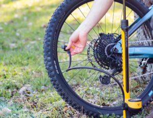 Welcher Reifentyp für mein Trekkingbike? mhw magazin mtb beratung Reifendruck 300x232 - Welcher Reifentyp für mein Trekkingbike?