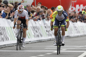 B2B News 2022 Andrea Pasqualon Sieg Circuit de Wallonie 300x200 - CUBE schreibt Geschichte beim UCI MTB World Cup 2025