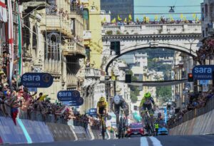 Frederic Funk siegt beim Ironman 70.3 in Zell am See-Kaprun B2B News 2022 Lorenzo Rota Giro 300x205 - Frederic Funk siegt beim Ironman 70.3 in Zell am See-Kaprun