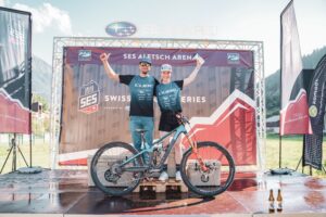 B2B News 2022 Swiss Enduro Series Actionteam 300x200 - CUBE schreibt Geschichte beim UCI MTB World Cup 2025
