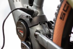 635243 Cube Stereo Hybrid 120 TM 750 flashgrey n olive 2023 13 300x200 - Cube Nuroad - Das perfekte Gravel-Bike