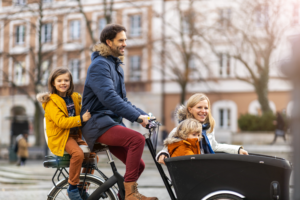 Nachhaltige Mobilität und Umweltbewusstsein: Die Vielfalt von Fahrrädern, E-Bikes und Lastenrädern Lastrad nachhhaltige mobilitaet und umweltbewusstsein 3 1024x683 - Nachhaltige Mobilität und Umweltbewusstsein: Die Vielfalt von Fahrrädern, E-Bikes und Lastenrädern