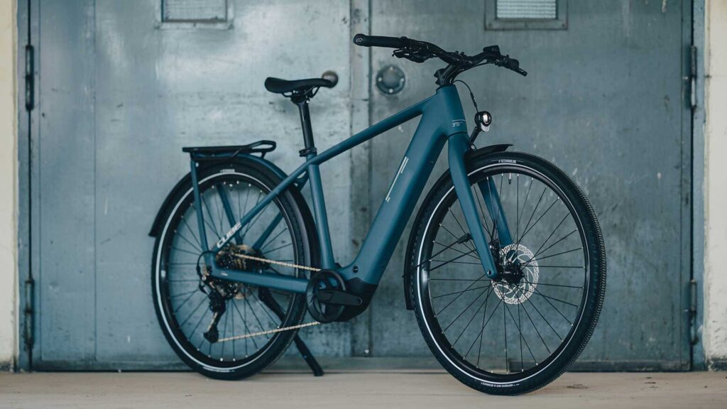 Cube Kathmandu Hybrid 2026 in blau 