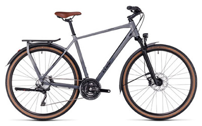 Cube Kathmandu Trekkingrad in Grau mit Diamantrahmen.