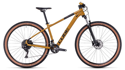 Cube Aim EX Hardtail Mountainbike in Senffarbe.