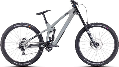 Cube TWO15 HPC SLX 29 Zoll Mountainbike in hellem Grau.